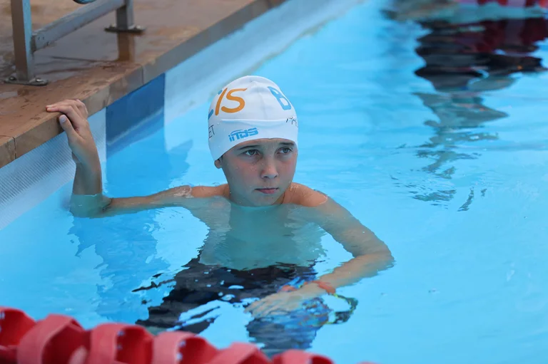 student during swim lesson