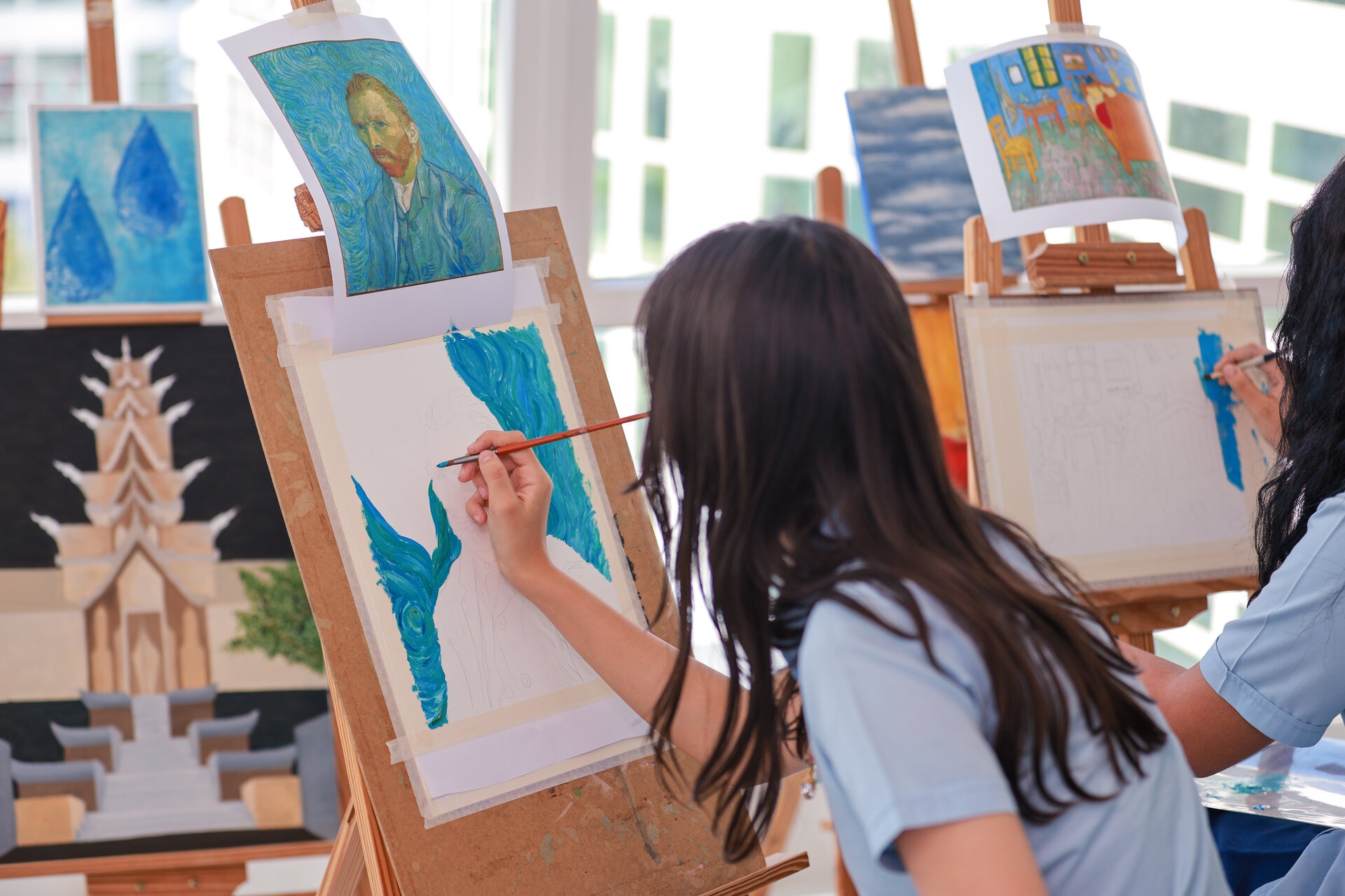 student painting