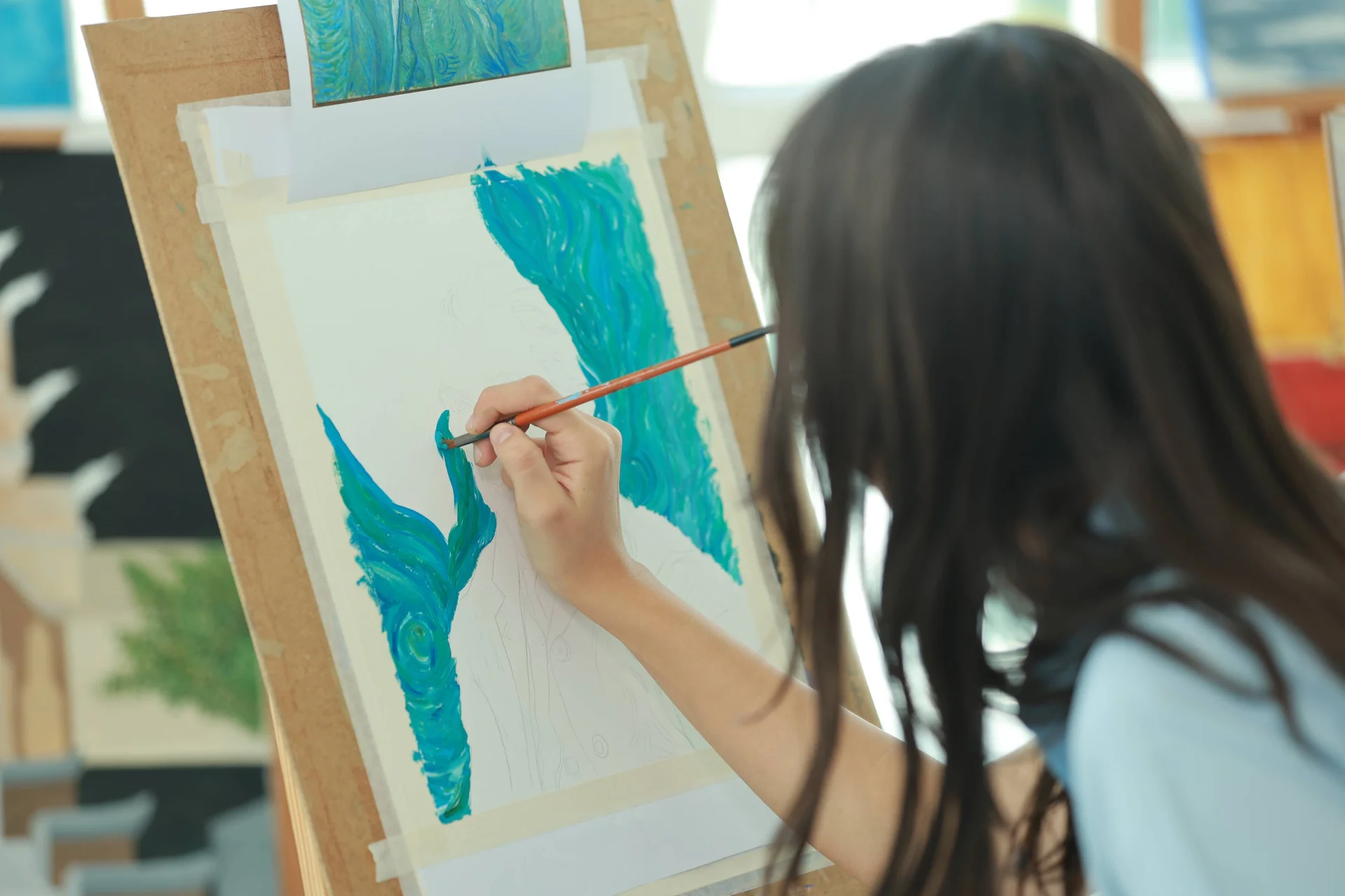 student painting