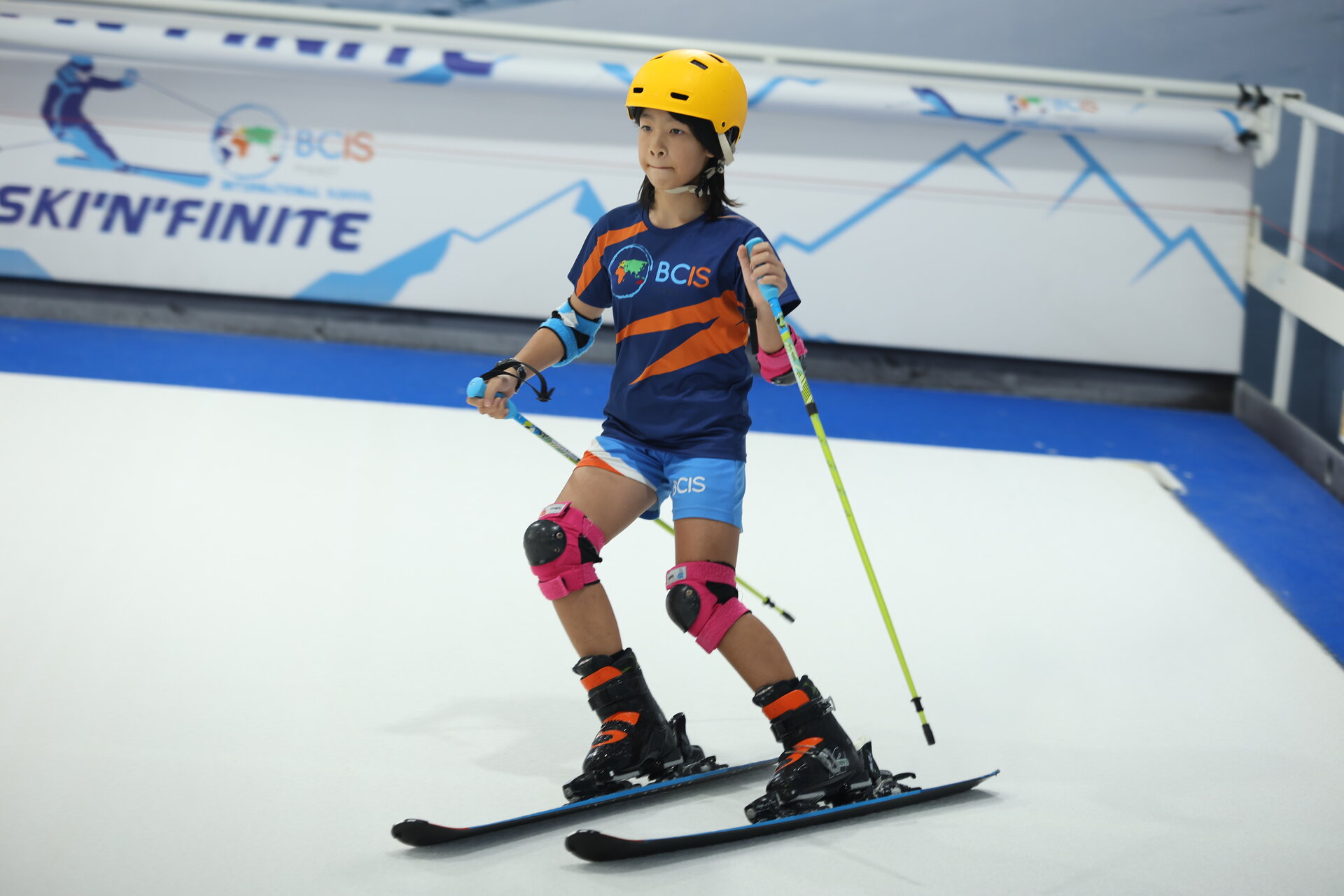 student during ski lesson